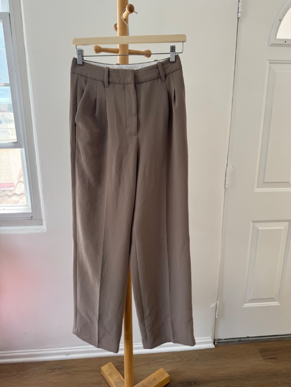 Aritzia Effortless Pants - Size 4 Nomad Taupe
